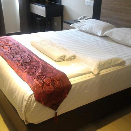 Galaxy Hotel Simpang Ampat  Exteriör bild