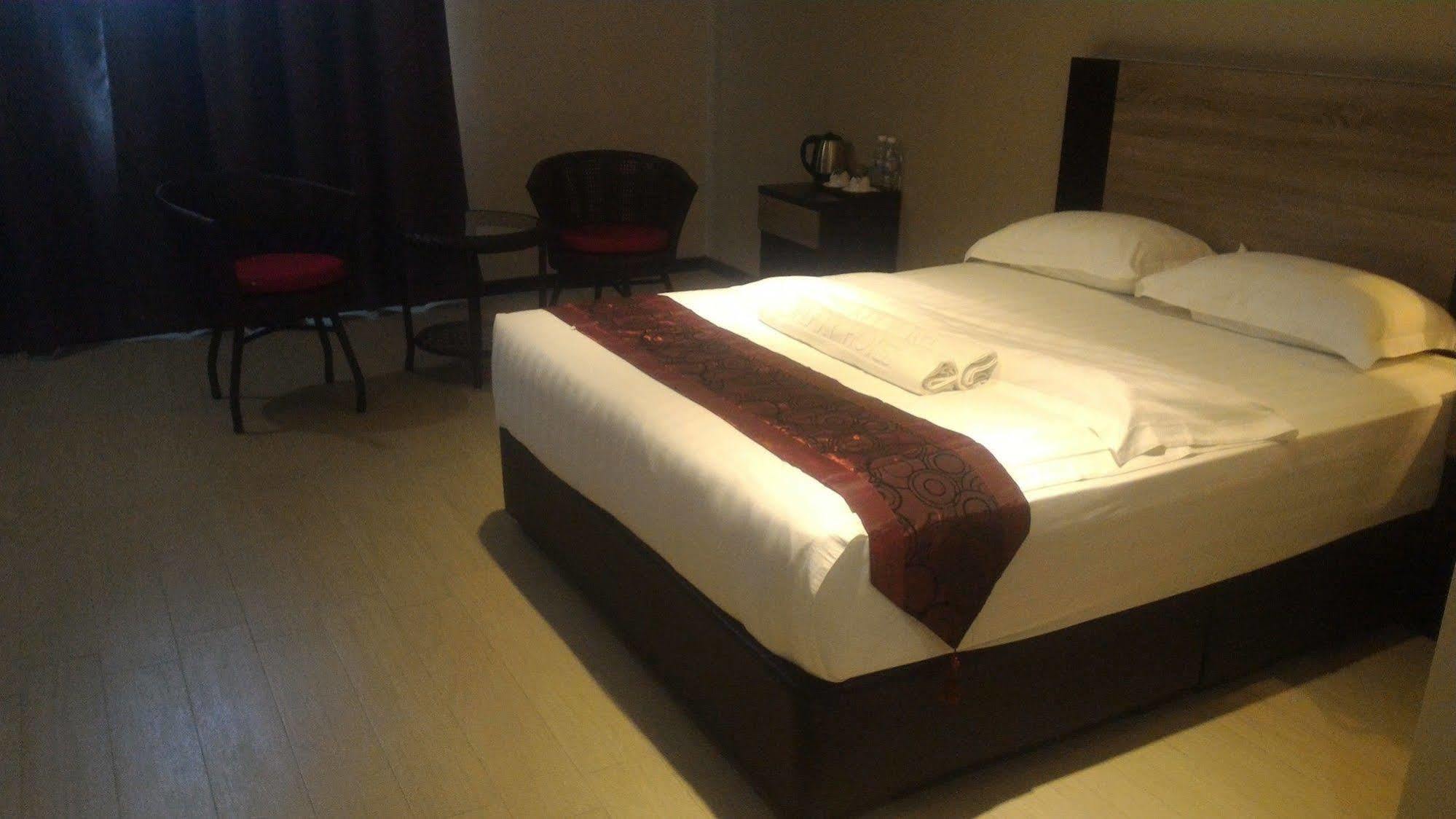 Galaxy Hotel Simpang Ampat  Exteriör bild