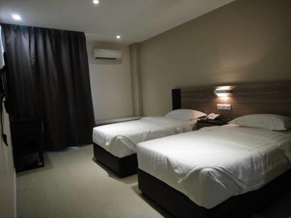 Galaxy Hotel Simpang Ampat  Exteriör bild