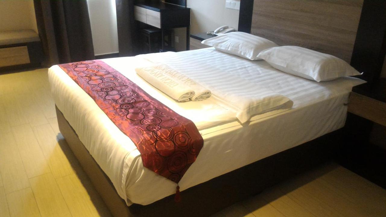 Galaxy Hotel Simpang Ampat  Exteriör bild